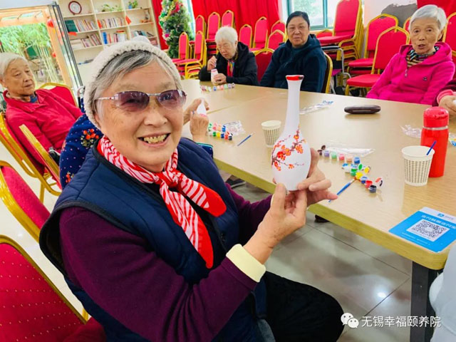 “巧动手,同分享,共欢乐”手工兴趣小组-无锡幸福颐养院-第1张图片-护理院|养老院|老年公寓|无锡养老平台 “巧动手,同分享,共欢乐”手工兴趣小组-无锡幸福颐养院-第1张图片-护理院|养老院|老年公寓|无锡养老平台