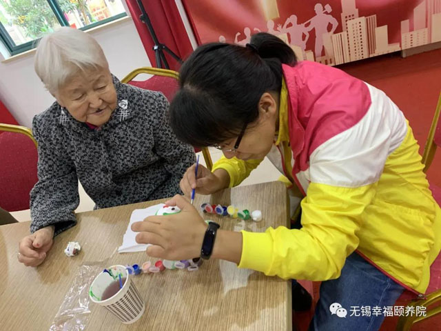 “巧动手,同分享,共欢乐”手工兴趣小组-无锡幸福颐养院-第3张图片-护理院|养老院|老年公寓|无锡养老平台 “巧动手,同分享,共欢乐”手工兴趣小组-无锡幸福颐养院-第3张图片-护理院|养老院|老年公寓|无锡养老平台