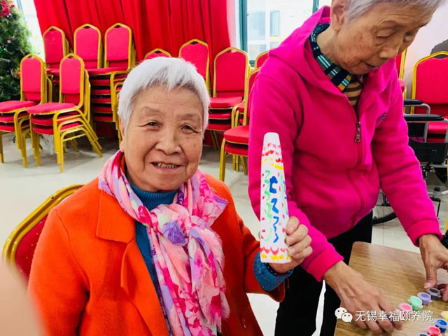 “巧动手,同分享,共欢乐”手工兴趣小组-无锡幸福颐养院-第4张图片-护理院|养老院|老年公寓|无锡养老平台 “巧动手,同分享,共欢乐”手工兴趣小组-无锡幸福颐养院-第4张图片-护理院|养老院|老年公寓|无锡养老平台