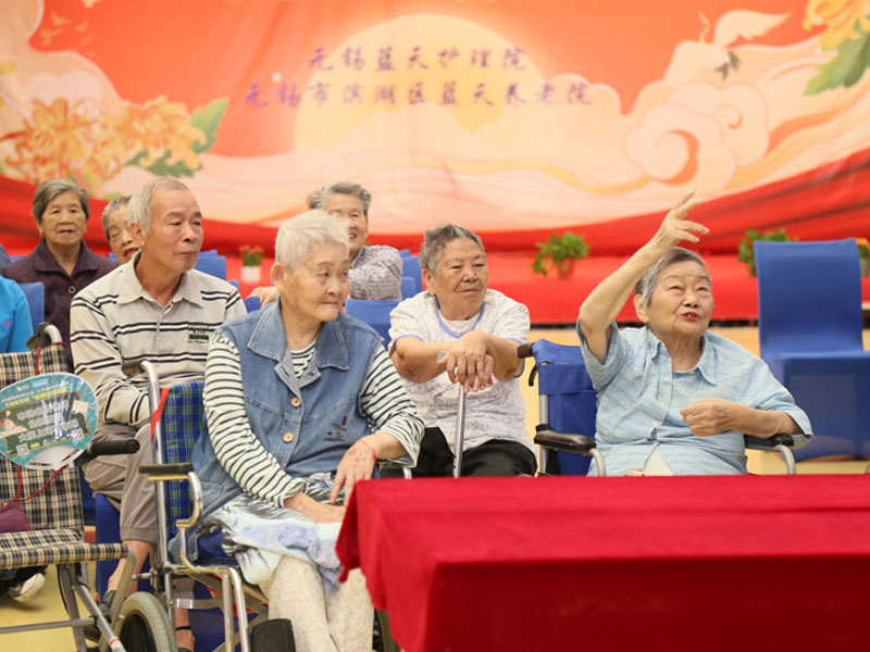 “夕阳最美 敬老印像”重阳节爱心公益行-无锡蓝天护理院-第5张图片-无锡护理院|无锡养老院|老年公寓|无锡养老服务网