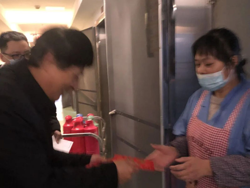 幸福院里年味浓——大年初一拜年了--无锡幸福颐养院-第3张图片-无锡护理院|无锡养老院|老年公寓|无锡养老服务网