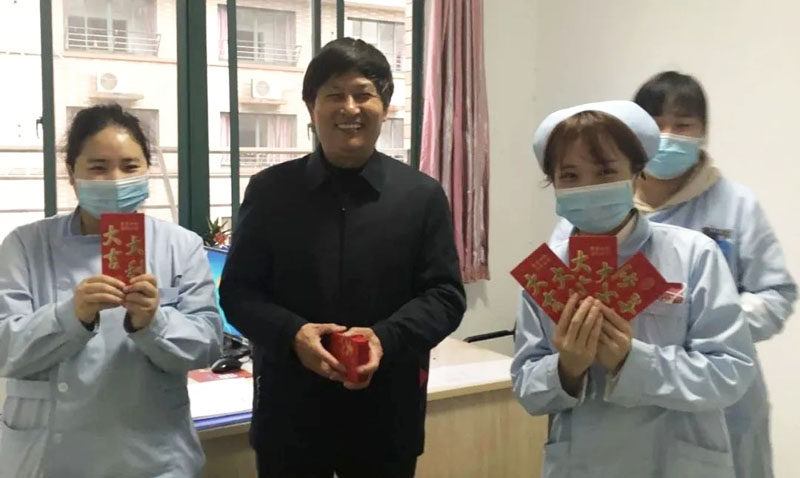 幸福院里年味浓——大年初一拜年了--无锡幸福颐养院