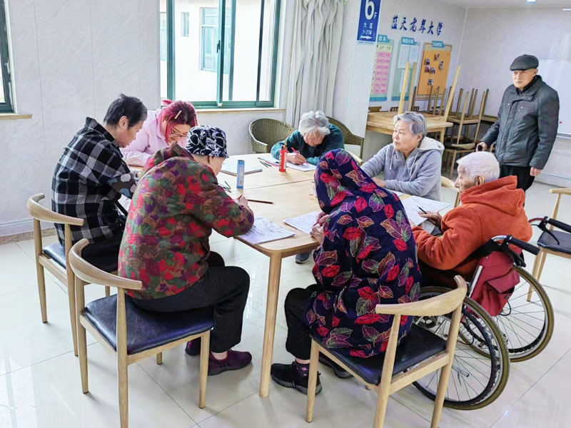 老有所养 老有所乐---趣味活动丰富蓝天老年人晚年生活