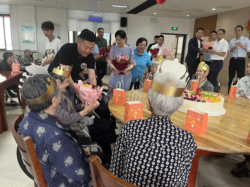 关爱老人 共迎中秋庆国庆—安徽滁州商会献爱心活动—无锡硕放护理院-第6张图片-无锡护理院|无锡养老院|老年公寓|无锡养老服务网