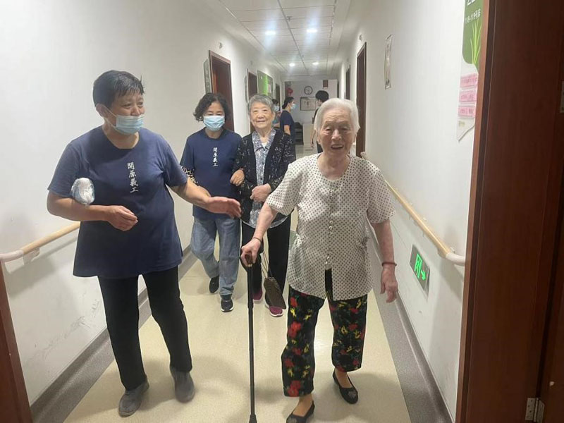 “月满赴贡湖，雅韵赏中秋”-无锡贡湖护理院-第2张图片-无锡护理院|无锡养老院|老年公寓|无锡养老服务网