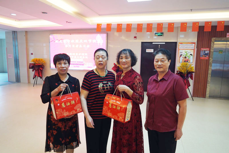 喜迎中秋国庆·欢度长者寿宴-无锡晴蓝护理院-第19张图片-无锡护理院|无锡养老院|老年公寓|无锡养老服务网