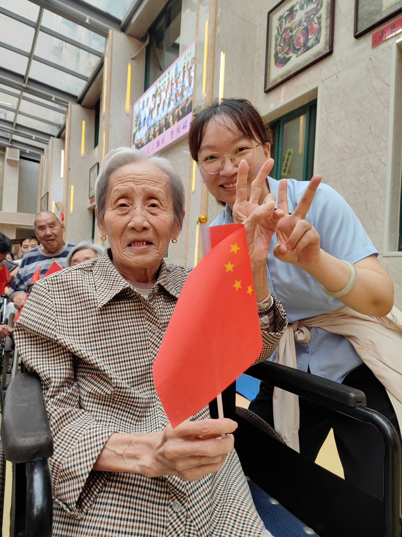 金秋迎国庆 情暖中秋节--无锡市滨湖区蓝天养老院-第9张图片-无锡护理院|无锡养老院|老年公寓|无锡养老服务网