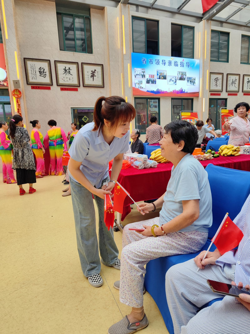 金秋迎国庆 情暖中秋节--无锡市滨湖区蓝天养老院-第13张图片-无锡护理院|无锡养老院|老年公寓|无锡养老服务网