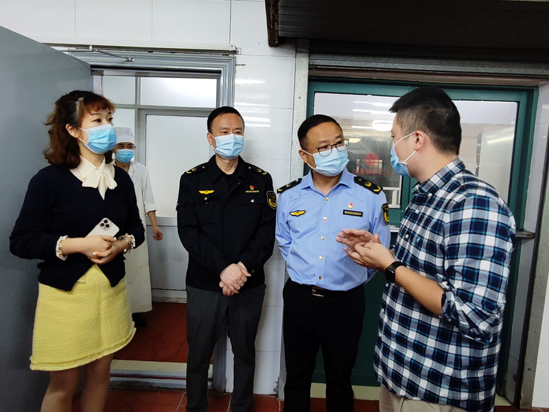 “食”刻坚守 安全相伴-无锡滨湖蓝天养老院-第2张图片-无锡护理院|无锡养老院|老年公寓|无锡养老服务网