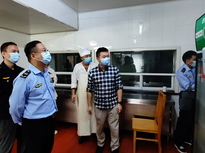 “食”刻坚守 安全相伴-无锡滨湖蓝天养老院-第6张图片-无锡护理院|无锡养老院|老年公寓|无锡养老服务网