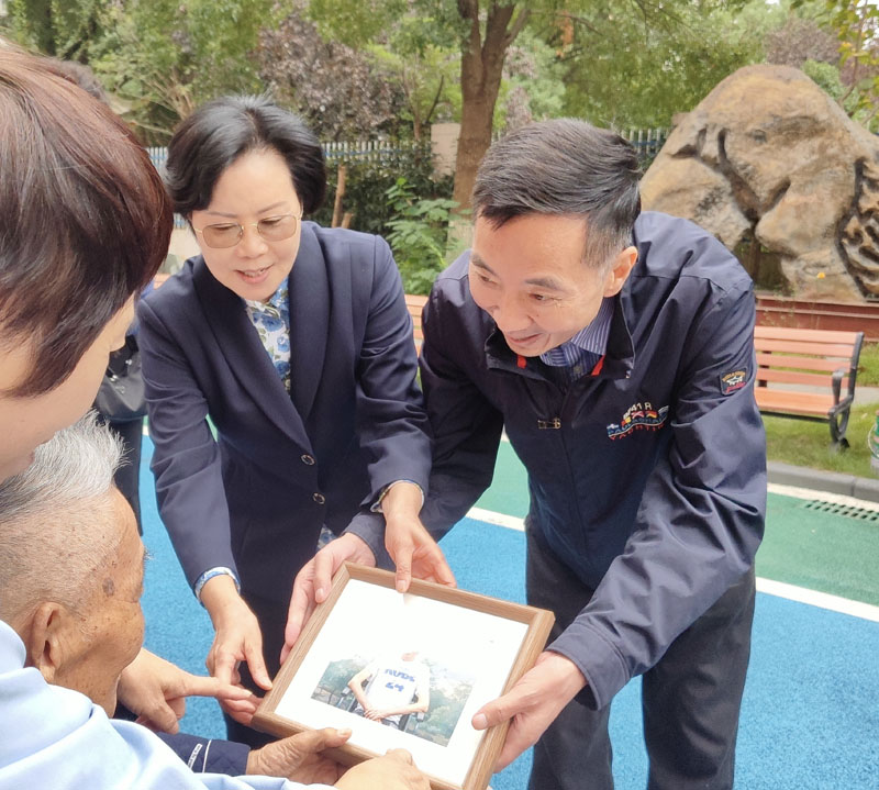 捕捉夕阳时光  定格永恒温情--无锡市滨湖区蓝天养老院-第7张图片-无锡护理院|无锡养老院|老年公寓|无锡养老服务网