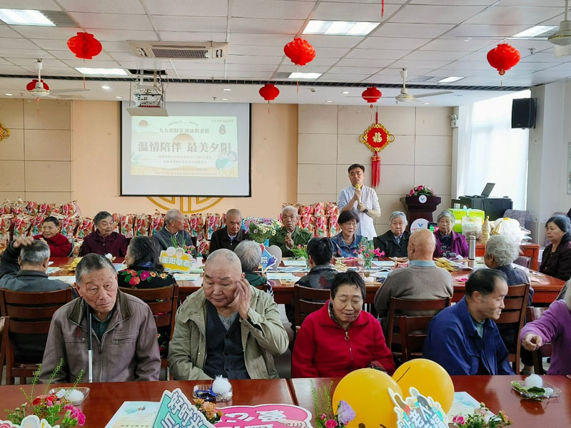 温情陪伴  最美夕阳——益启爱公益服务社重阳节走进硕放颐养院-第5张图片-无锡护理院|无锡养老院|老年公寓|无锡养老服务网