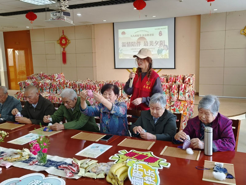 温情陪伴  最美夕阳——益启爱公益服务社重阳节走进硕放颐养院-第6张图片-无锡护理院|无锡养老院|老年公寓|无锡养老服务网