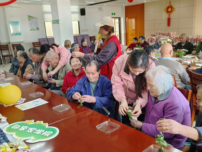 温情陪伴  最美夕阳——益启爱公益服务社重阳节走进硕放颐养院-第7张图片-无锡护理院|无锡养老院|老年公寓|无锡养老服务网