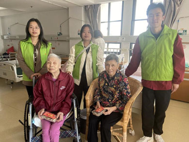 “九九重阳节•情满养老院”爱心系列活动--无锡北康宏泰养老服务有限公司-第6张图片-无锡护理院|无锡养老院|老年公寓|无锡养老服务网