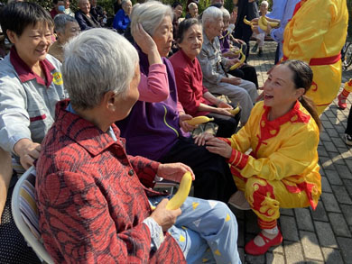 “九九重阳节•情满养老院”爱心系列活动--无锡北康宏泰养老服务有限公司-第13张图片-无锡护理院|无锡养老院|老年公寓|无锡养老服务网