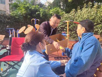 孝亲敬老 从我做起---开原义工走进无锡市滨湖区蓝天养老院-第3张图片-无锡护理院|无锡养老院|老年公寓|无锡养老服务网