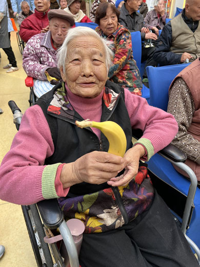 孝亲敬老 从我做起---开原义工走进无锡市滨湖区蓝天养老院-第16张图片-无锡护理院|无锡养老院|老年公寓|无锡养老服务网