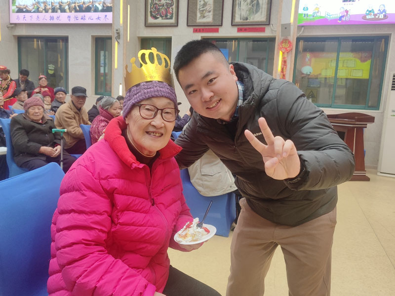 一场热闹、快乐、温暖的集体生日会---无锡市滨湖区蓝天养老院-第2张图片-无锡护理院|无锡养老院|老年公寓|无锡养老服务网