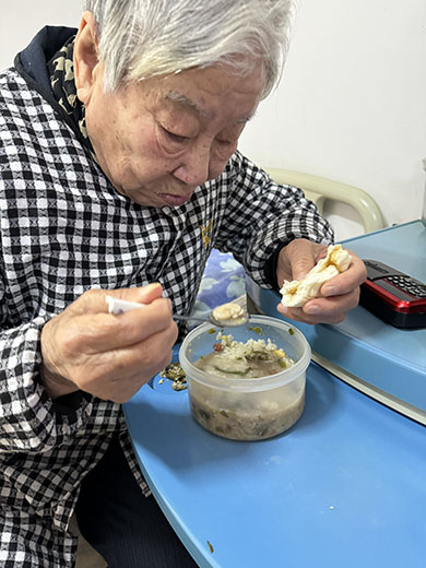 情暖腊八节 粥浓心更甜---无锡市滨湖区蓝天养老院-第12张图片-无锡护理院|无锡养老院|老年公寓|无锡养老服务网