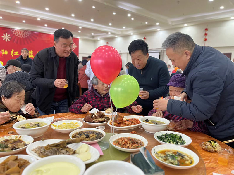 团团圆圆年夜饭 欢欢喜喜迎新年--长安蓝天养老院