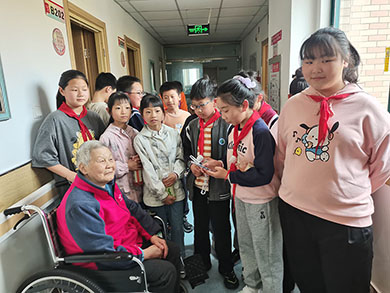 “童心未泯，歌舞沁心”记录爷爷奶奶们开心的周末---常州薛家爱心护理院-第5张图片-无锡护理院|无锡养老院|老年公寓|无锡养老服务网