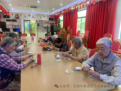 颐养院“老顽童”与幼儿园小朋友共度“六一”---无锡市扬名幸福颐养院-第3张图片-无锡护理院|无锡养老院|老年公寓|无锡养老服务网