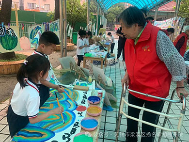颐养院“老顽童”与幼儿园小朋友共度“六一”---无锡市扬名幸福颐养院-第9张图片-无锡护理院|无锡养老院|老年公寓|无锡养老服务网