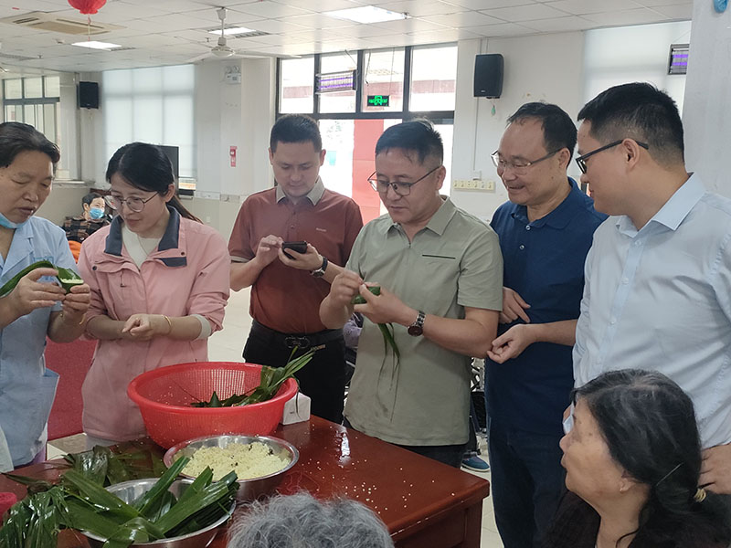 浓情粽意  暖心端午---无锡蓝天硕放颐养院（护理院）-第13张图片-无锡护理院|无锡养老院|老年公寓|无锡养老服务网