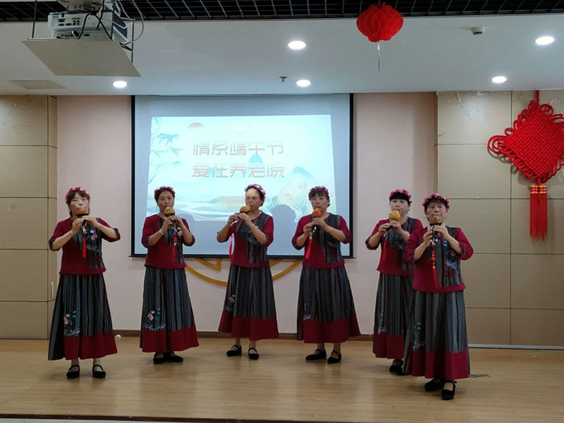  情系端午节  爱在敬老院——记无锡硕放颐养院端午演出及爱心捐赠活动-第2张图片-无锡护理院|无锡养老院|老年公寓|无锡养老服务网