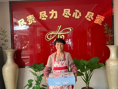 扬名幸福颐养院：夏日送清凉，蜜桃甜人心-第3张图片-无锡护理院|无锡养老院|老年公寓|无锡养老服务网