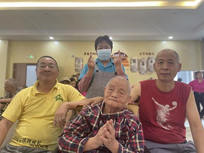 月圆人团圆，情暖颐养院---无锡贡湖护理院-第8张图片-无锡护理院|无锡养老院|老年公寓|无锡养老服务网