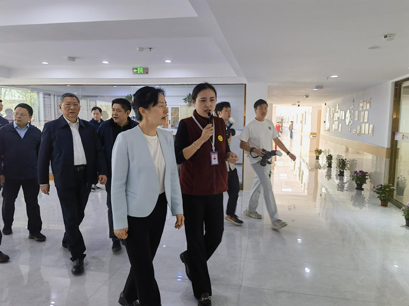 重阳情深，温暖敬老——盛市长重阳节慰问常州罗溪爱心护理院及全院老人