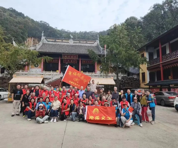 无锡瞻江幸福颐养院带长者前往龙寺祈福-第8张图片-无锡护理院|无锡养老院|老年公寓|无锡养老服务网