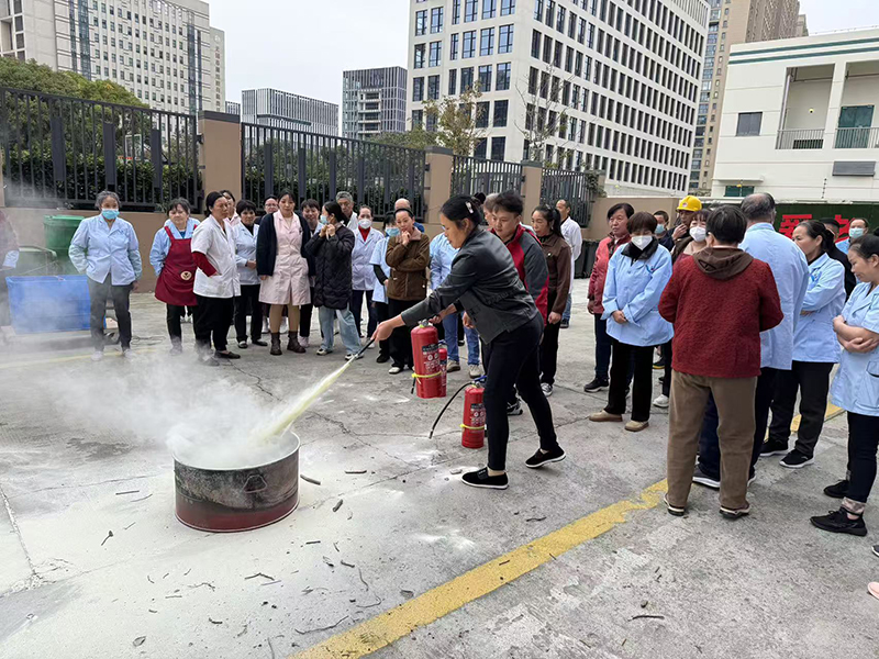 以“演”筑防 护“长”安全---无锡滨湖区蓝天养老院组织开展消防安全应急疏散演练