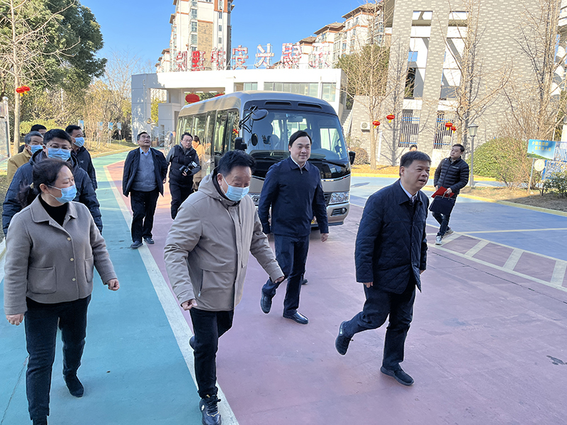 无锡市委常委，宣传部部长李秋峰带领惠山区区委书记程松，惠山区副区长虞洁等市、区领导来我院慰问---无锡长安护理院-第1张图片-无锡护理院|无锡养老院|老年公寓|无锡养老服务网