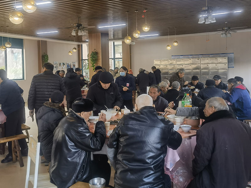 常州薛家爱心护理院与罗溪爱心护理院：同庆新春，异地同欢的年饭盛景-第5张图片-无锡护理院|无锡养老院|老年公寓|无锡养老服务网