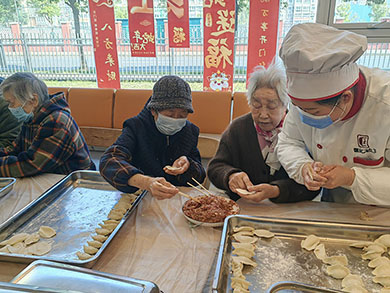 爱心暖夕阳，饺子传真情---无锡经开区贡湖颐养院（无锡贡湖护理院）-第3张图片-无锡护理院|无锡养老院|老年公寓|无锡养老服务网